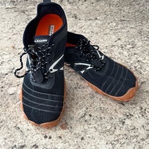 Aleader barefoot sneaker like new size 8.5/9 fits like 9 navy blue